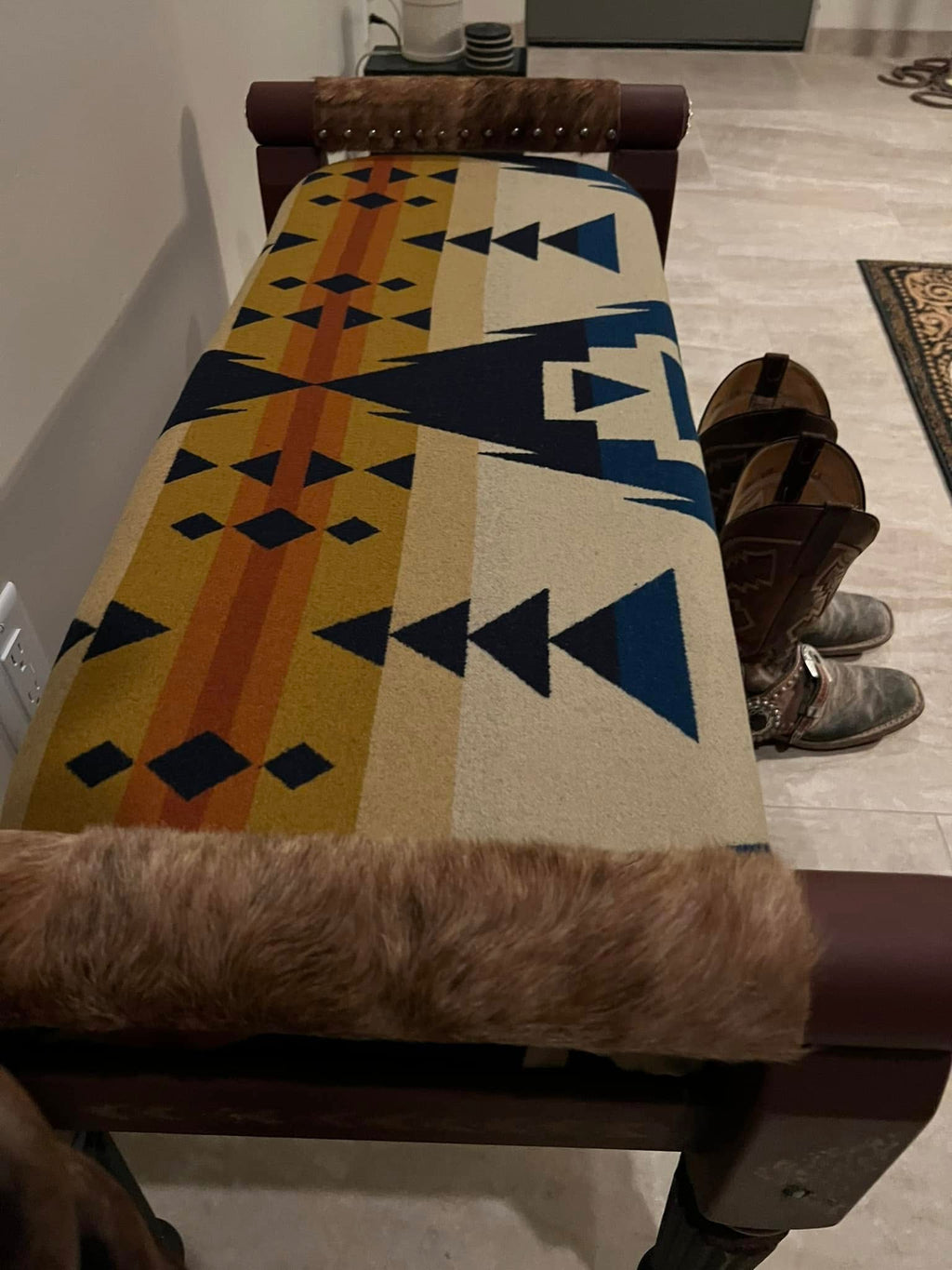 Siskiyou Entry Bench