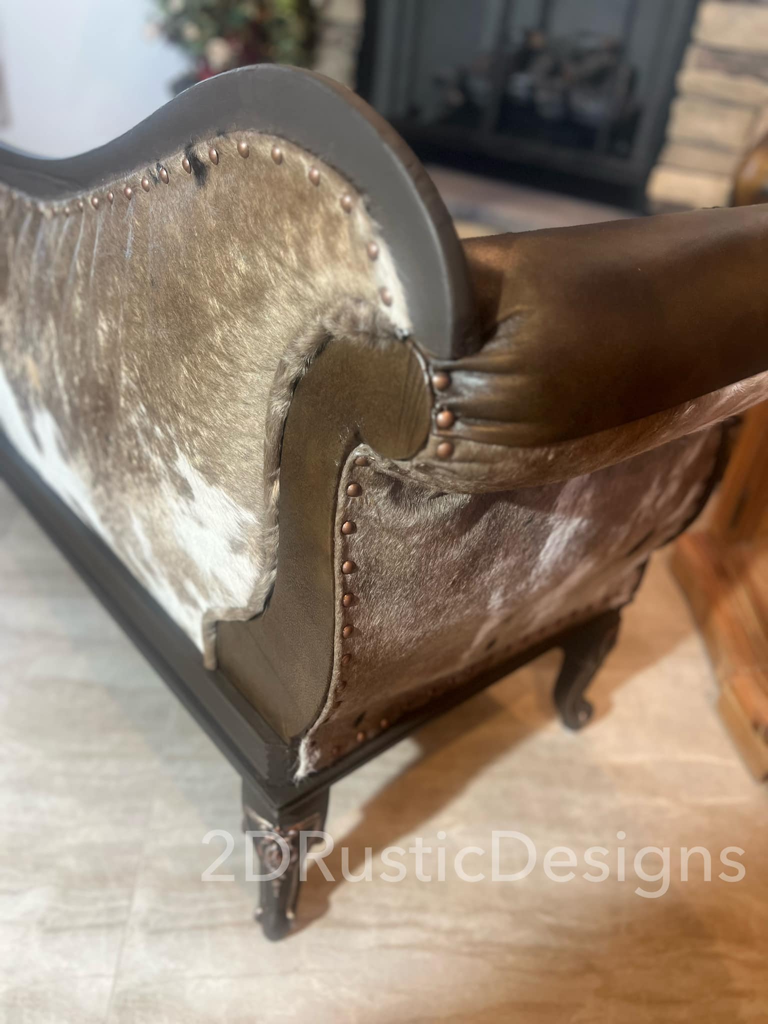 Elegant Vintage Leather and Cowhide Chaise Lounge