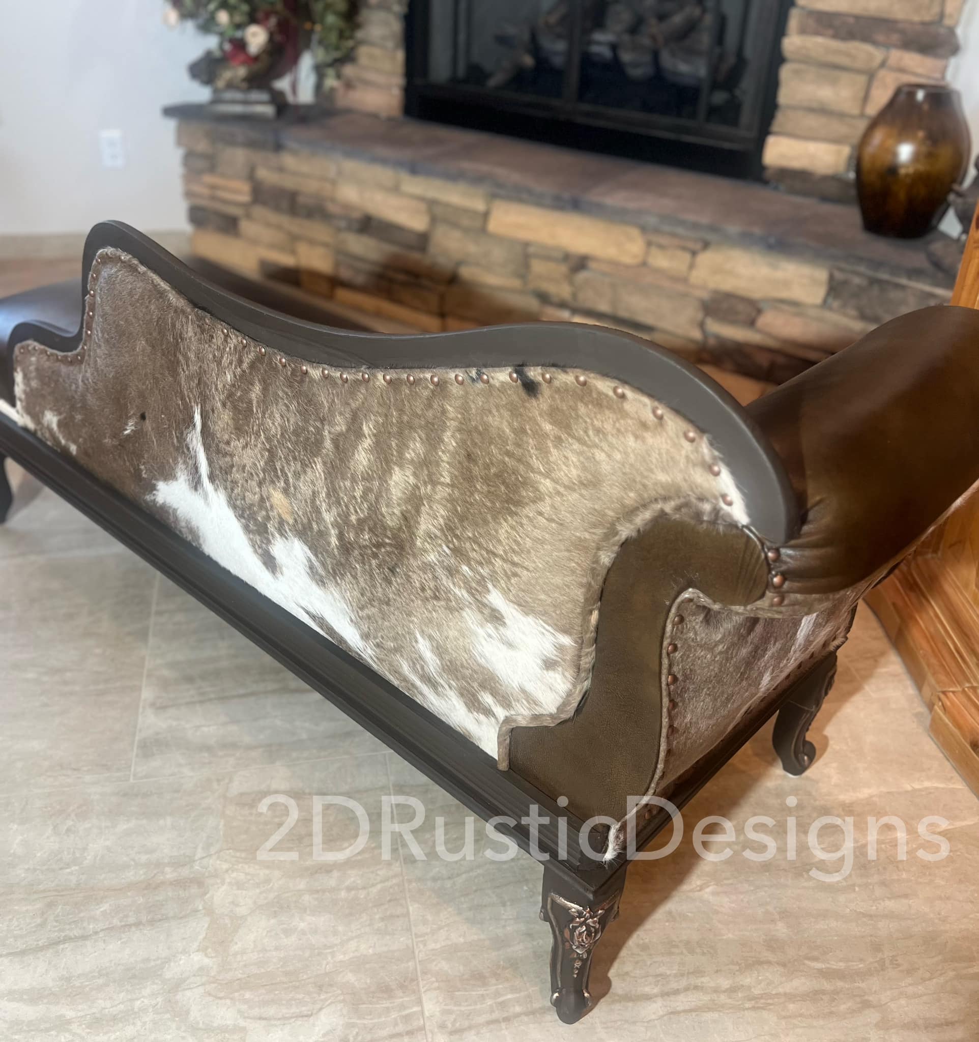 Elegant Vintage Leather and Cowhide Chaise Lounge